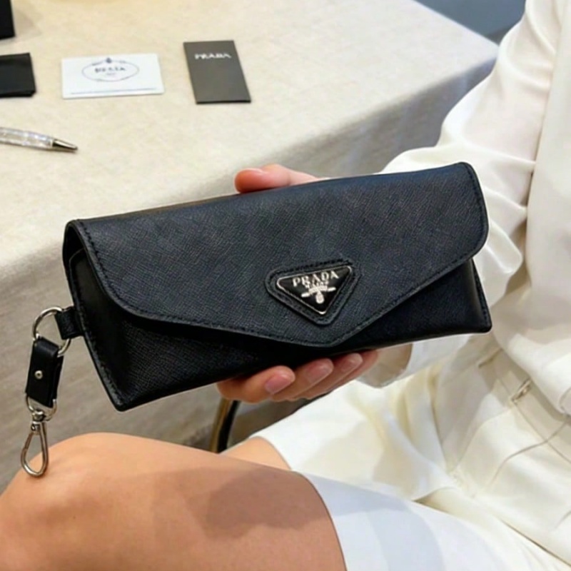Prada Black Leather Eyeglass C - огляд і ціна Luxury Bags Consignment