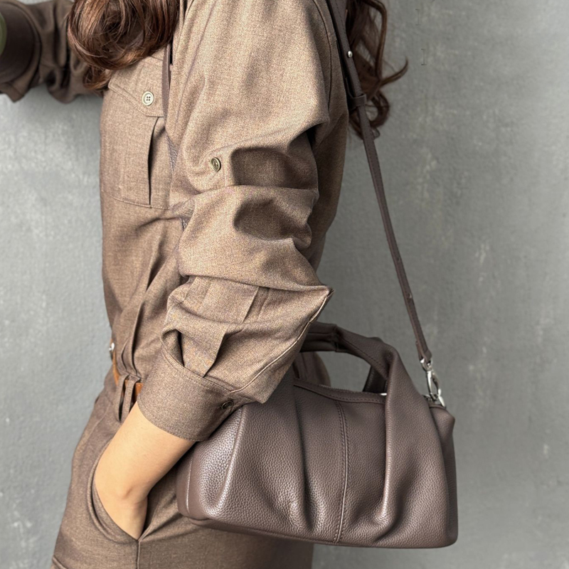 Custom Initials Leather Pillow - огляд і ціна Luxury Bags Japan