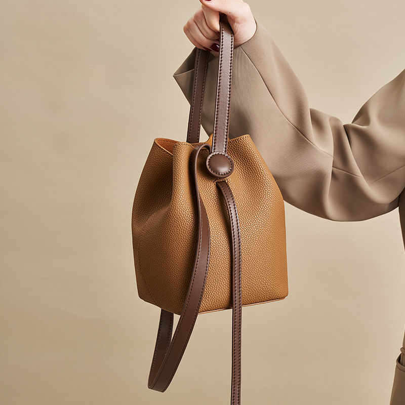 Classic Women's Water Bucket H - огляд і ціна Luxury Bags Levels